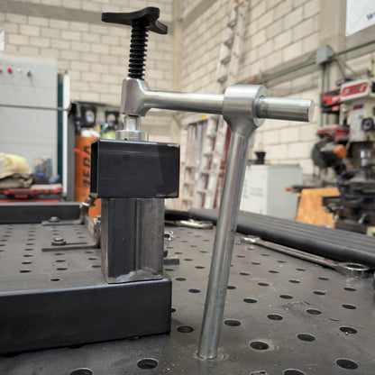 Prensa tipo F AcuWeld | Sujeción Modular para Mesas de Soldadura
